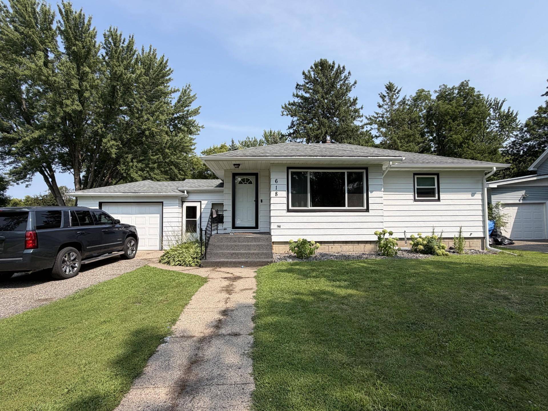618 N Miller AVE, Litchfield, MN 55355