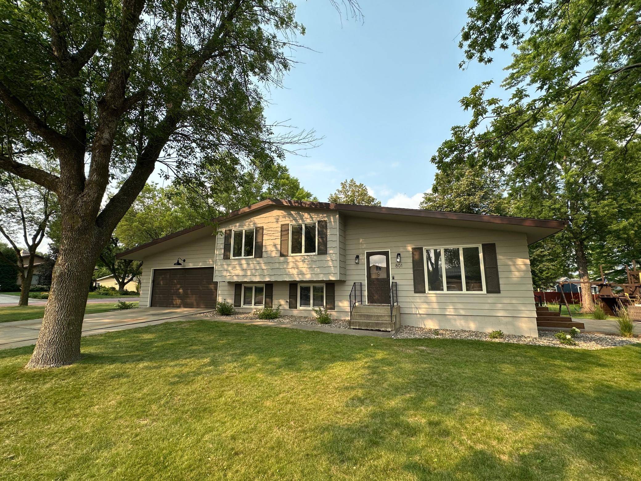 801 Sunrise BLVD, Redwood Falls, MN 56283