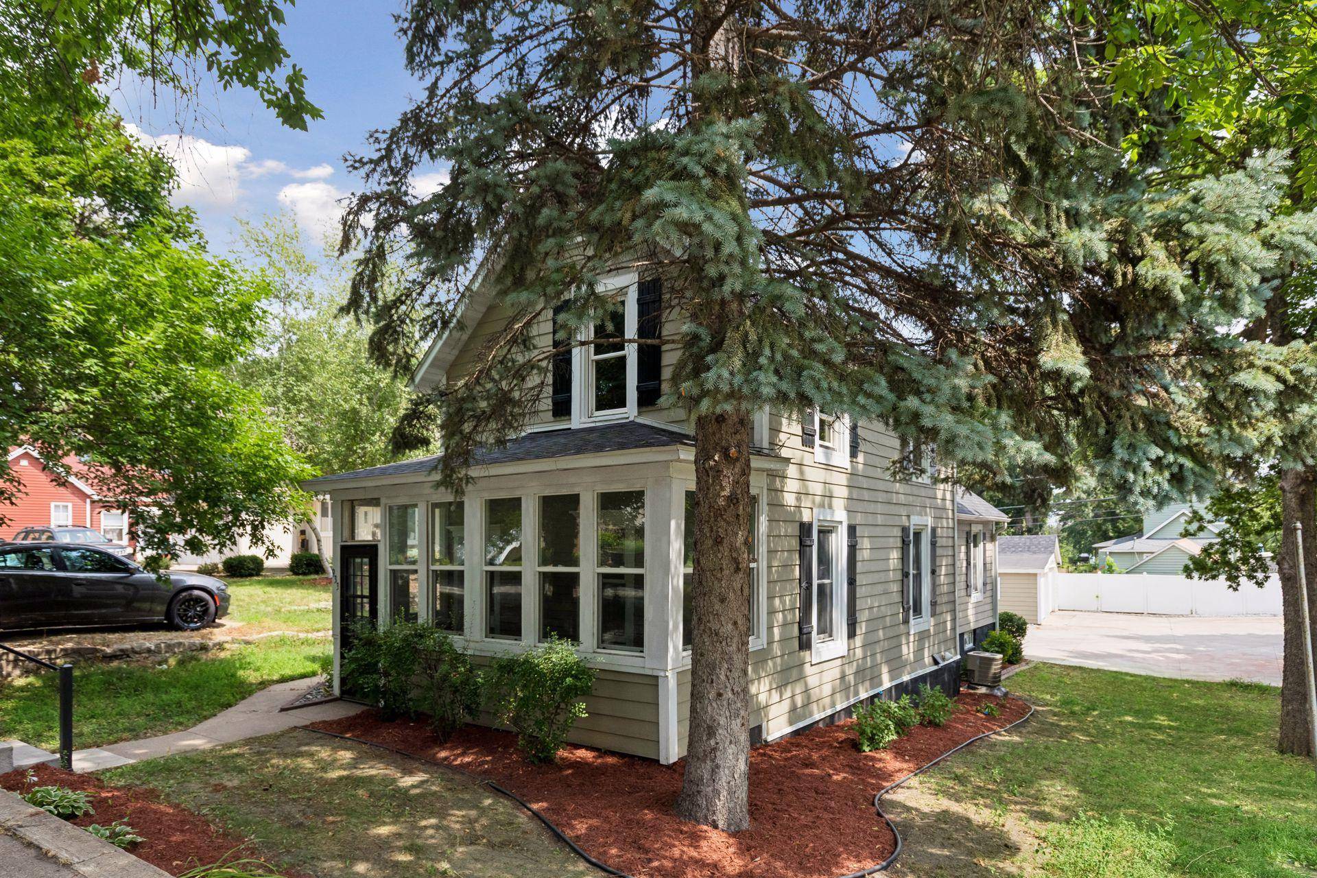 933 Ramsey ST, Hastings, MN 55033