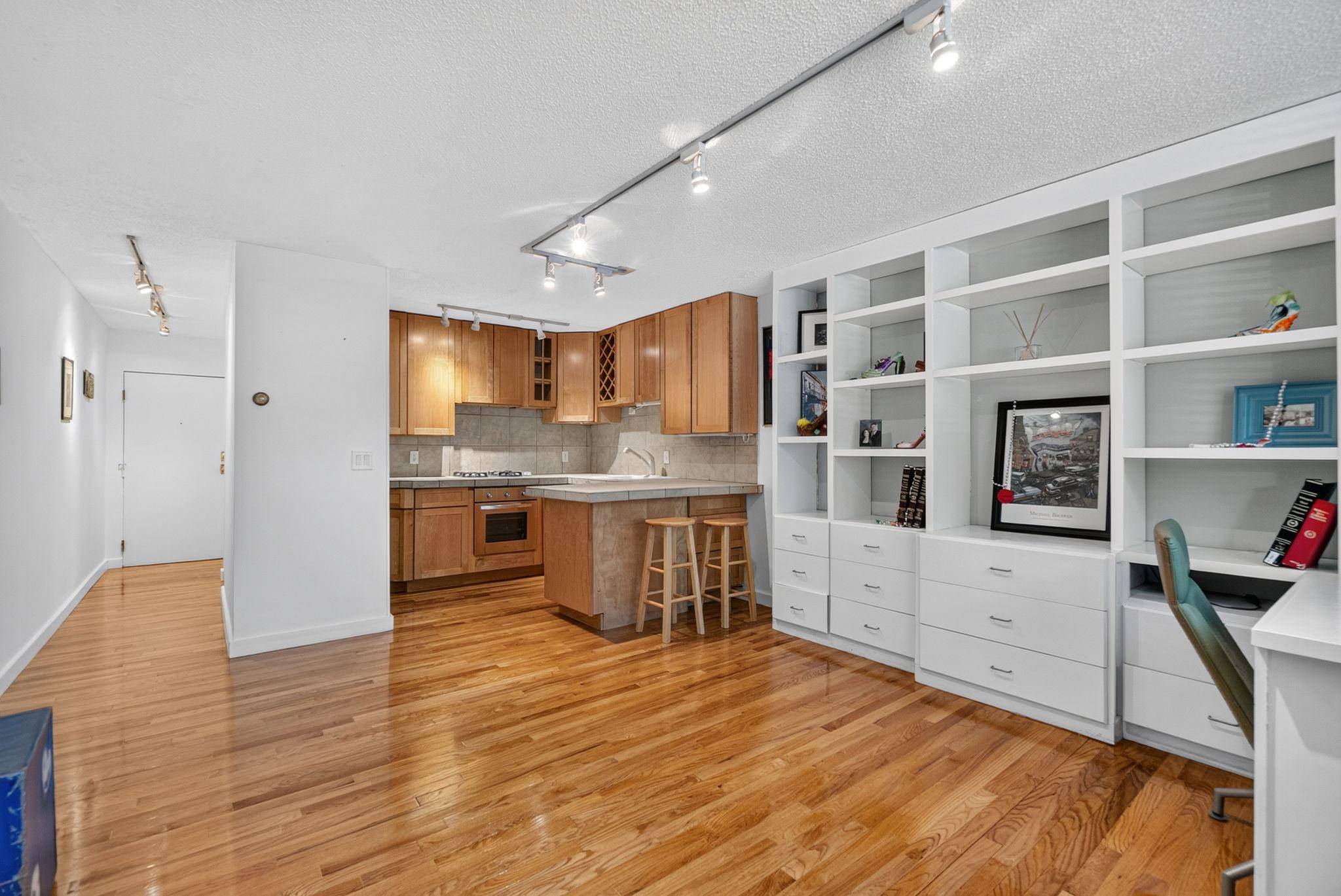 1912 Dupont AVE S #105, Minneapolis, MN 55403