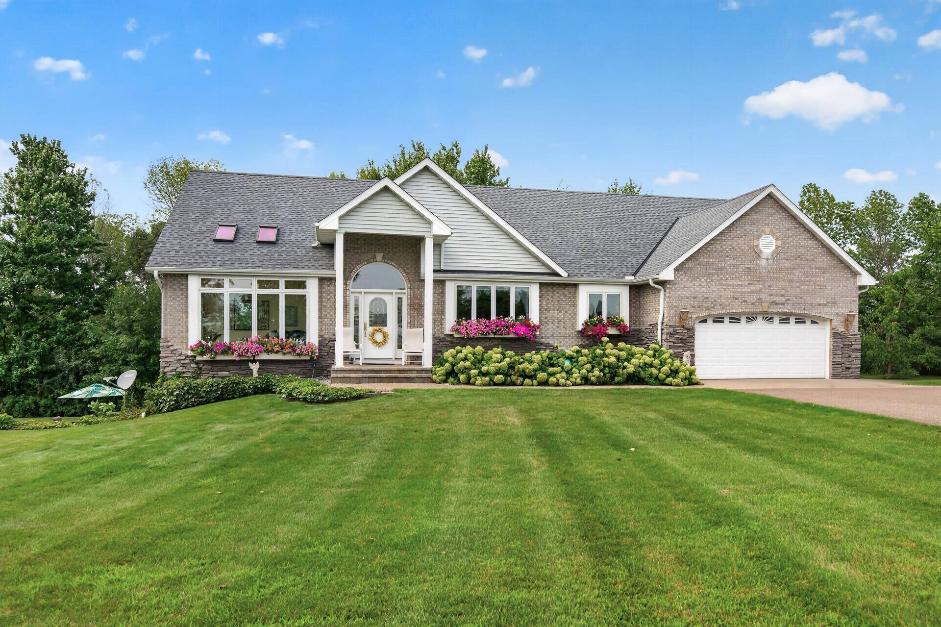 22760 Olivine ST NW, Elk River, MN 55330
