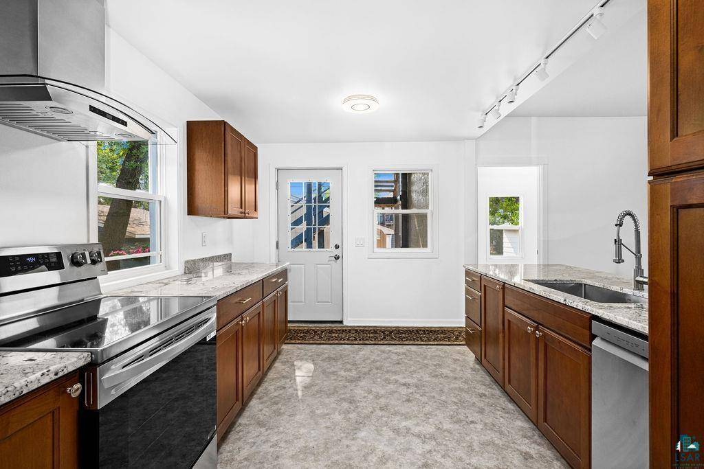 1033 85th AVE W, Duluth, MN 55808