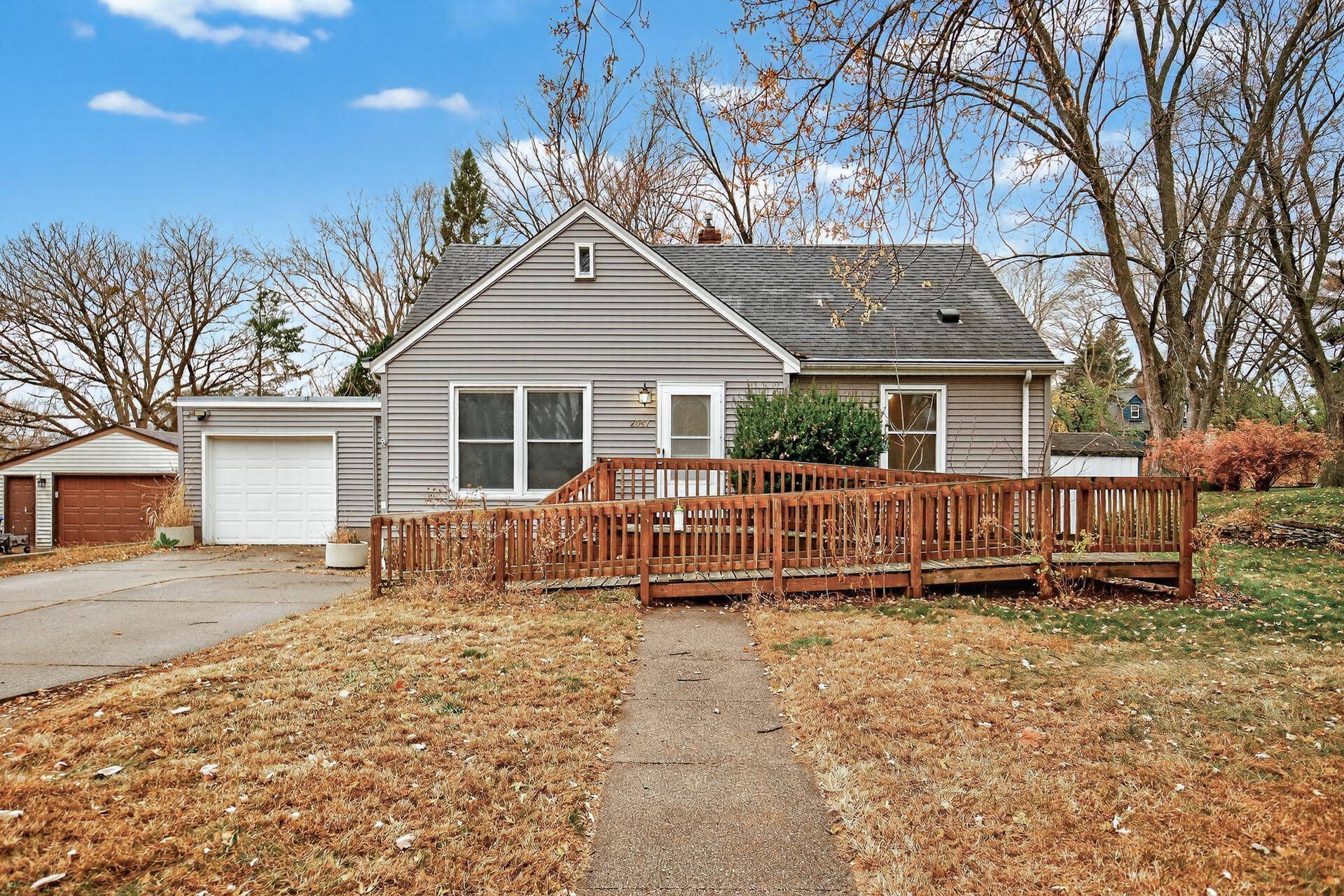 2057 Giesmann ST, Roseville, MN 55113