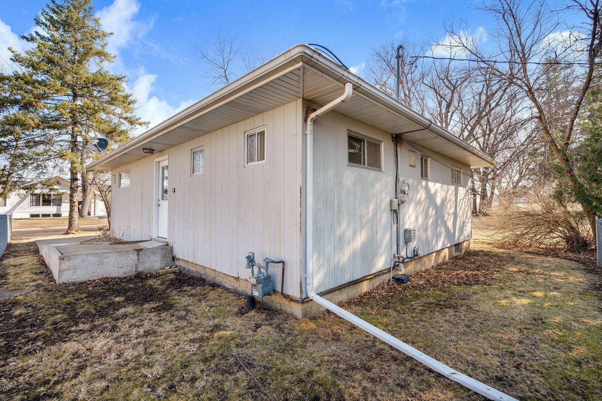 407 NW Lincoln ST, Adams, MN 55909