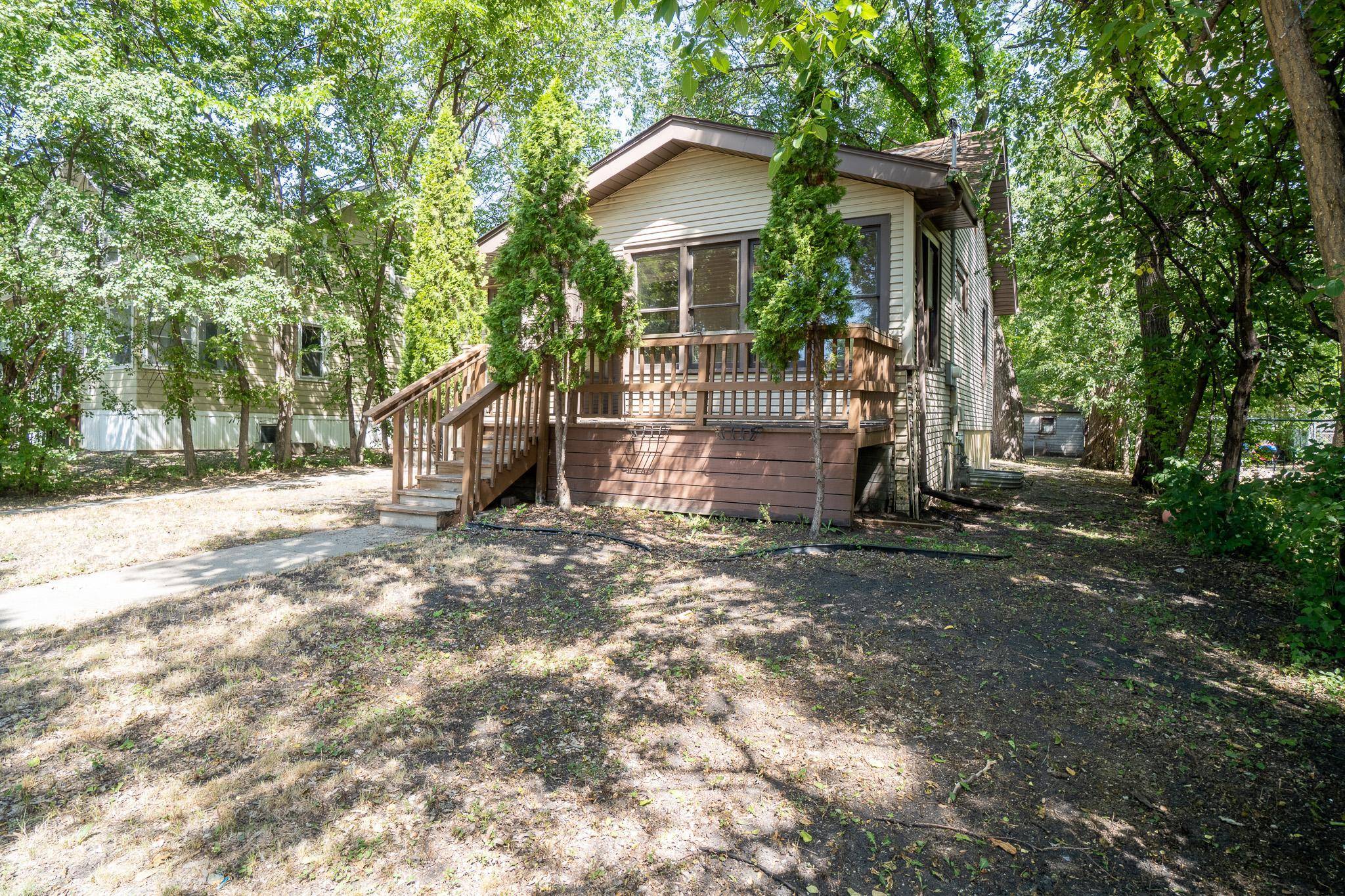 915 College ST N, Fargo, ND 58102