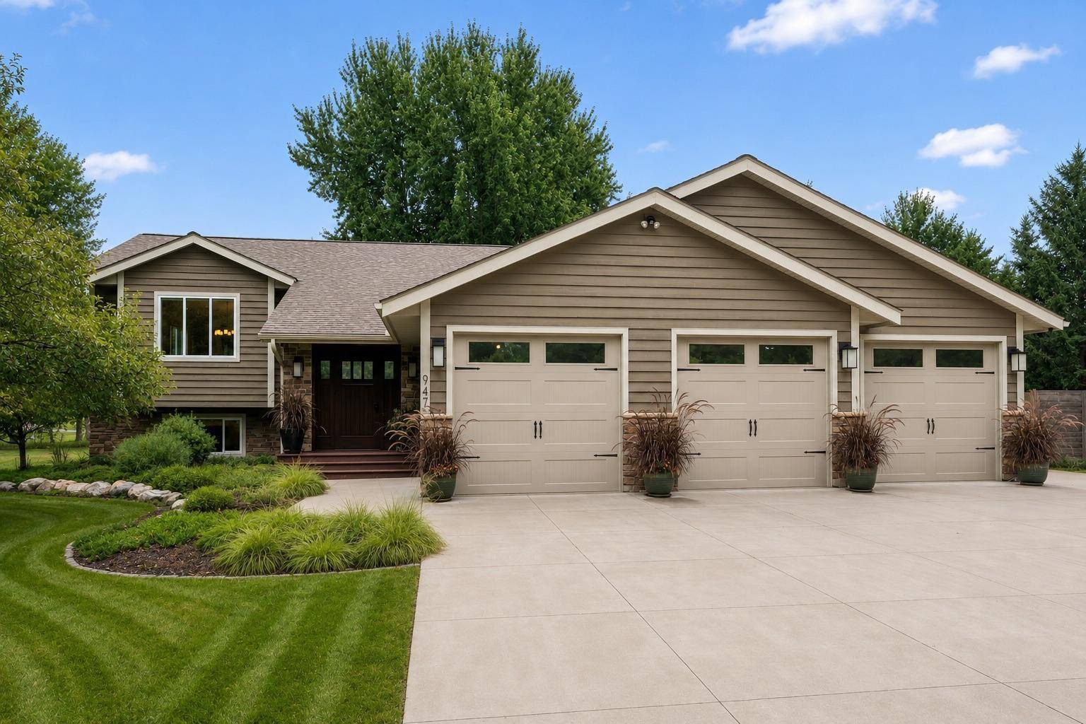 947 Sherman RD, Hudson, WI 54016