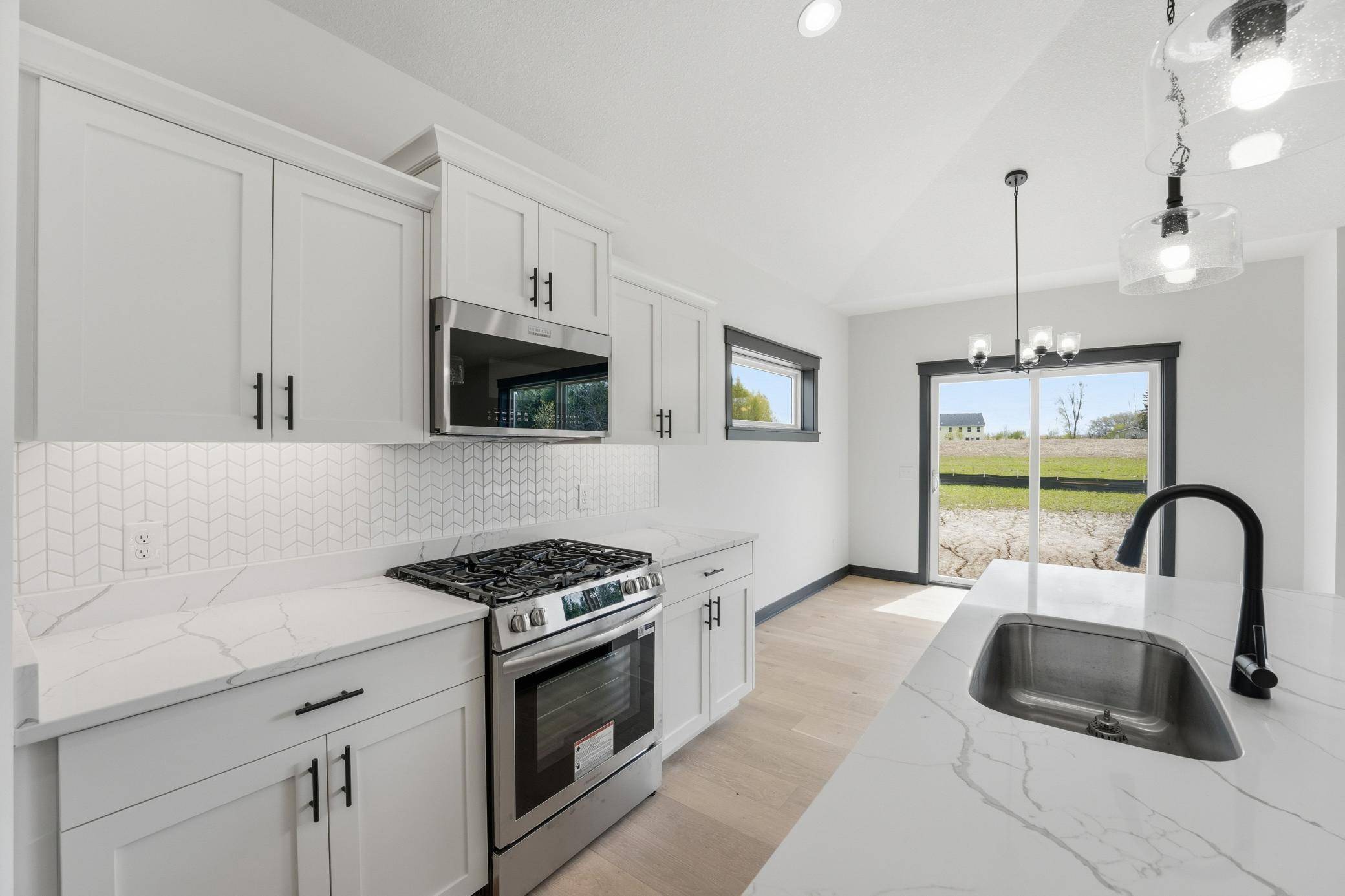 909 Acorn CT, Hudson, WI 54016