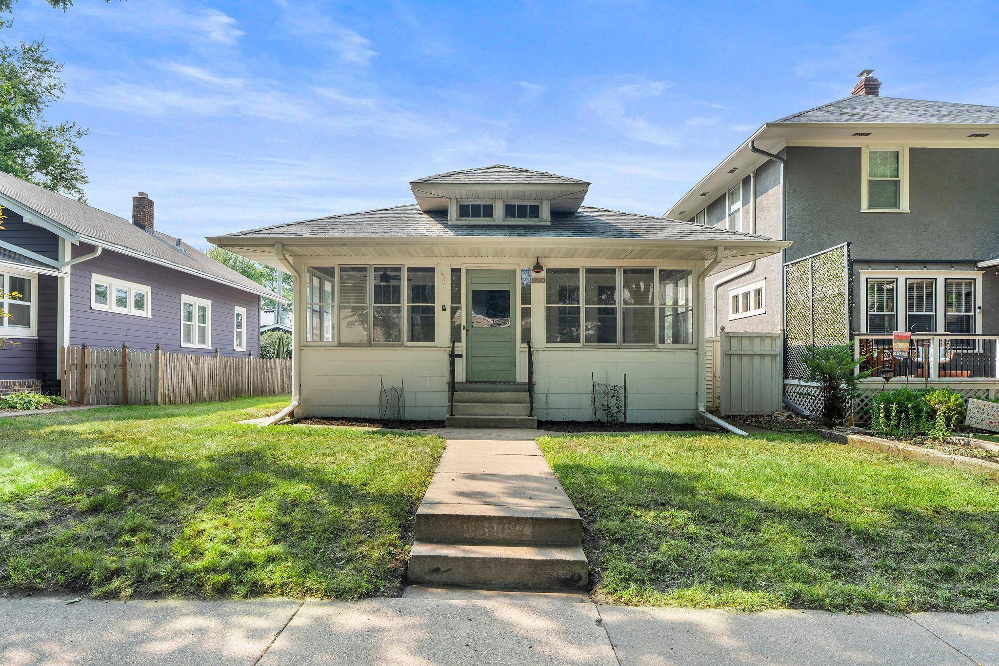 1980 Stanford AVE, Saint Paul, MN 55105