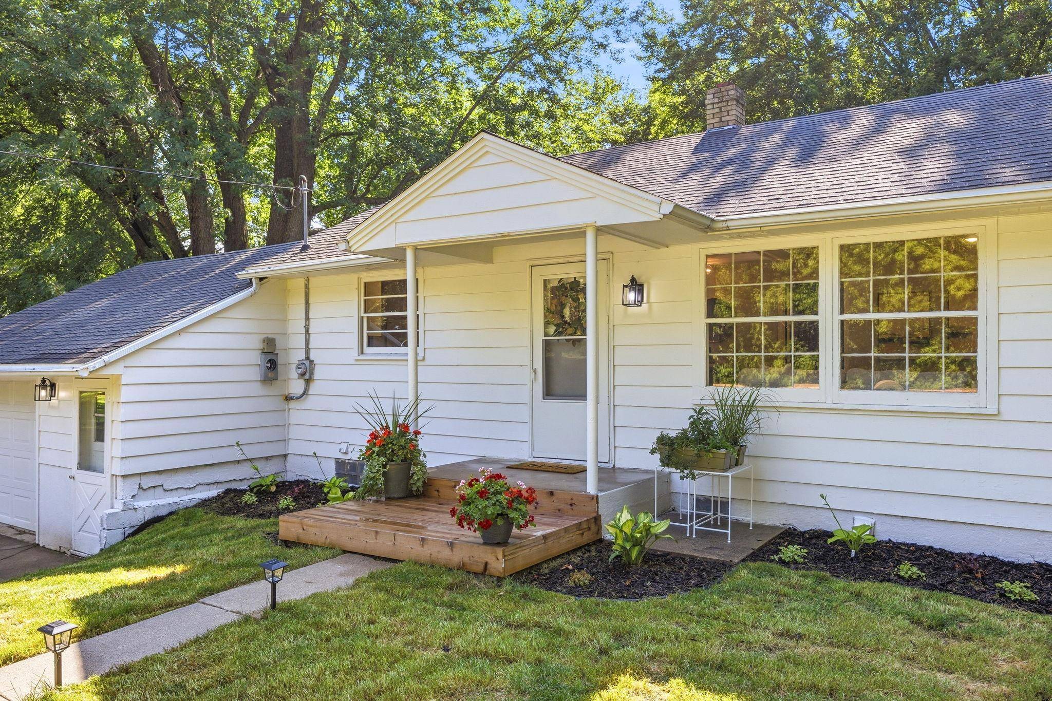 985 Sunnyfield RD N, Minnetrista, MN 55364