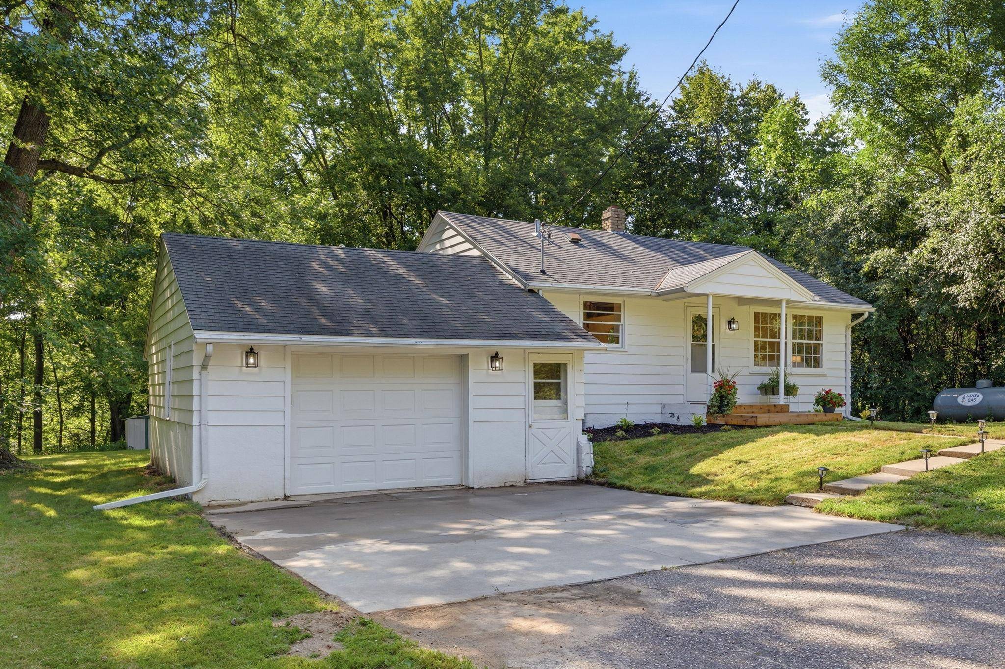 985 Sunnyfield RD N, Minnetrista, MN 55364