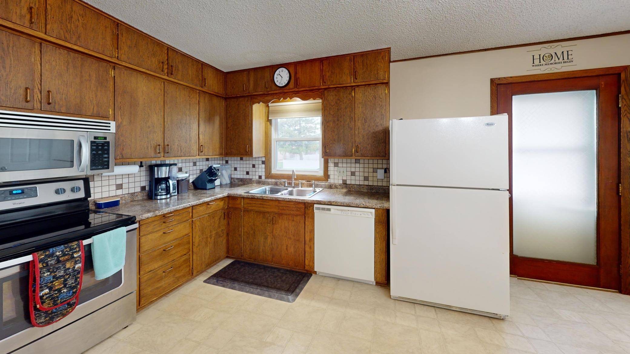 2420 Kenyon RD, Owatonna, MN 55060