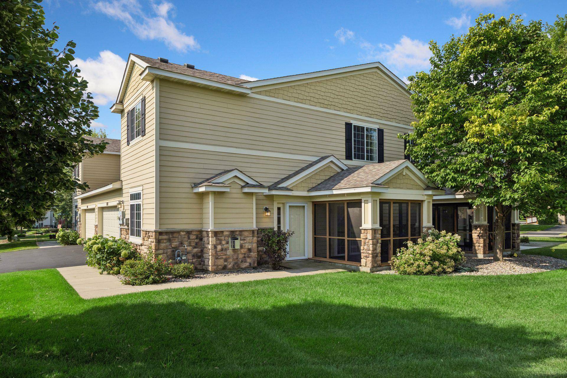 9122 Fox CT, Victoria, MN 55386