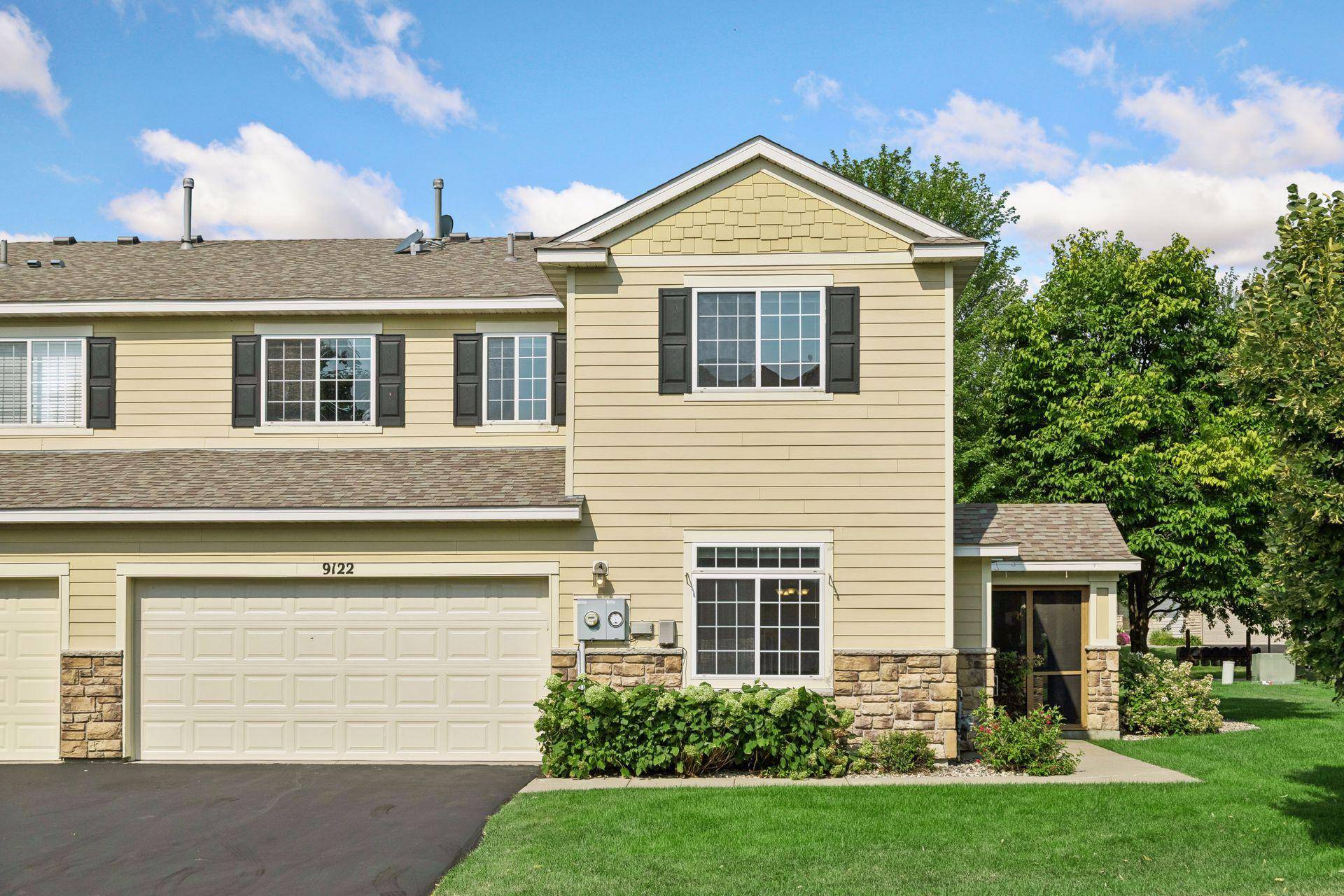 9122 Fox CT, Victoria, MN 55386