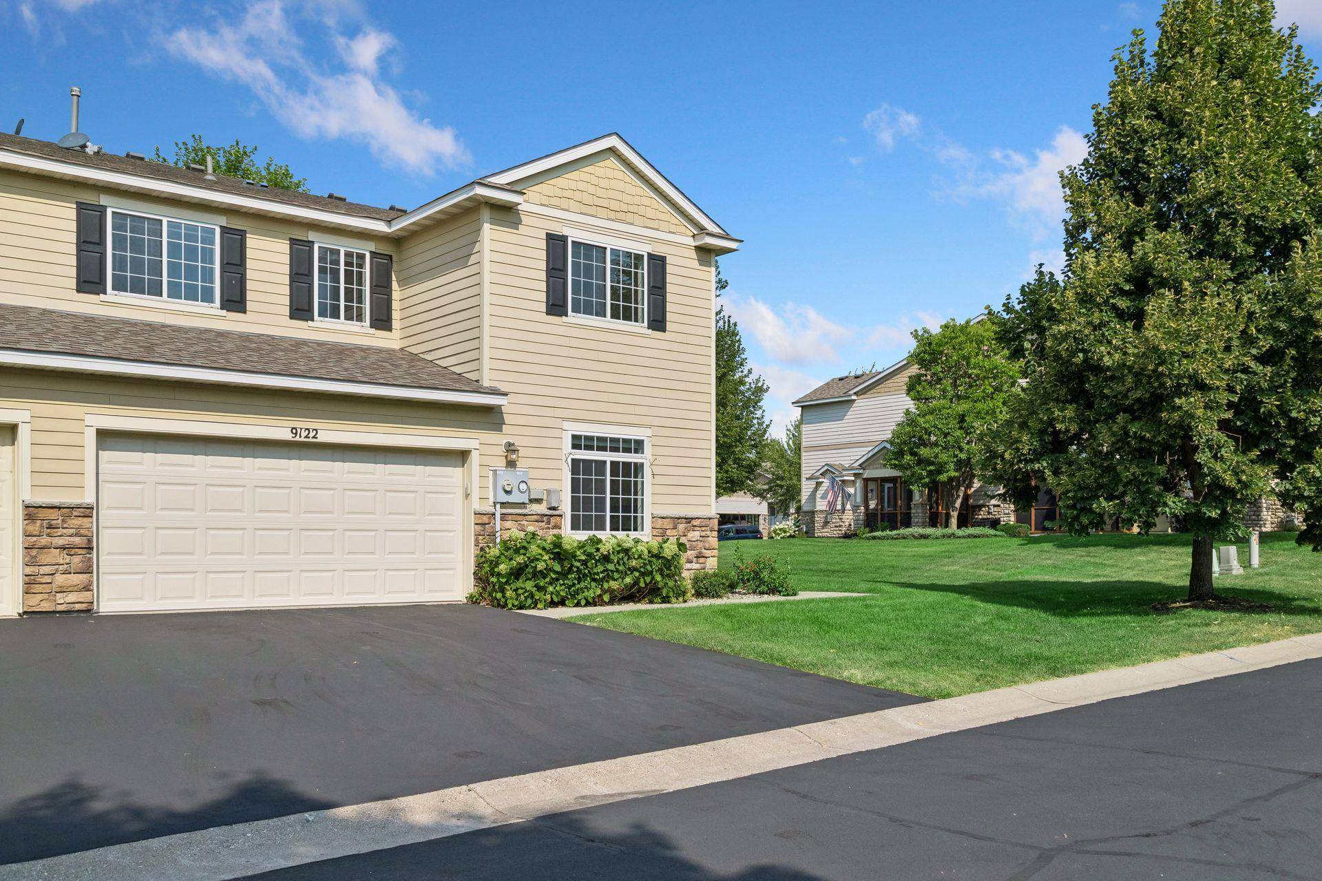 9122 Fox CT, Victoria, MN 55386