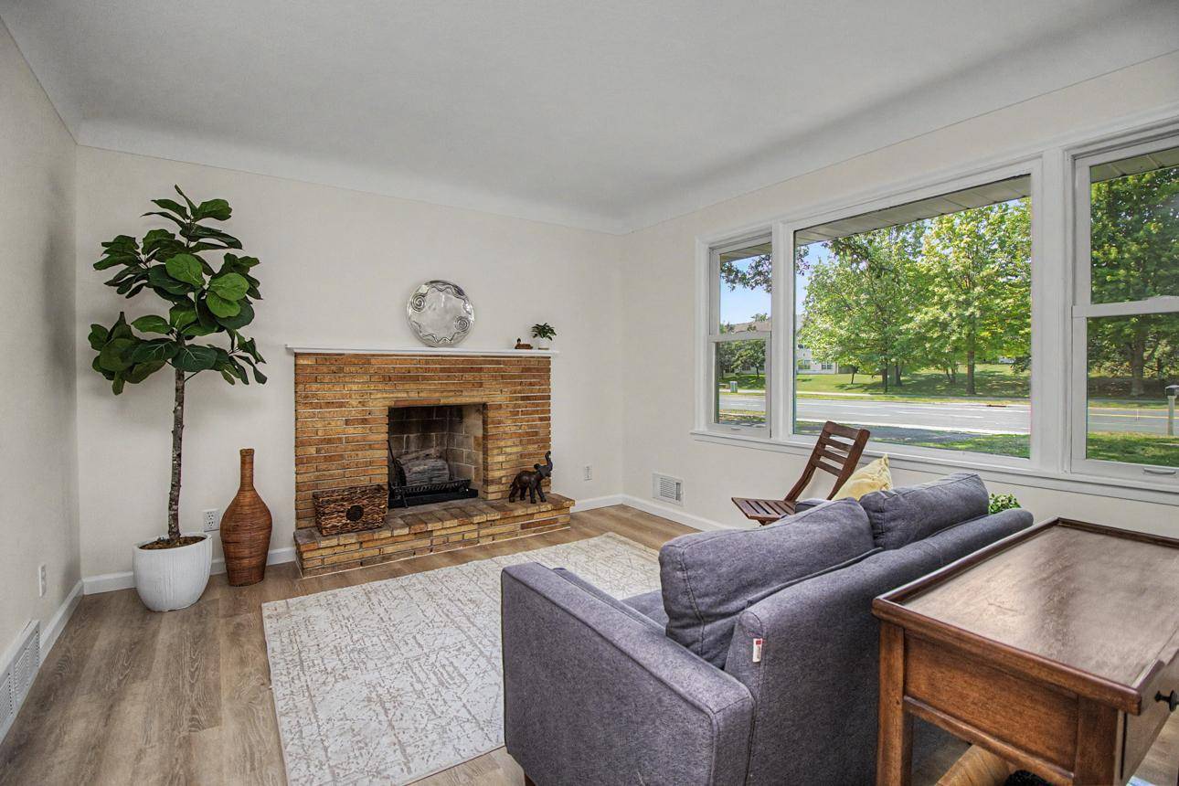 6230 Cahill AVE, Inver Grove Heights, MN 55076