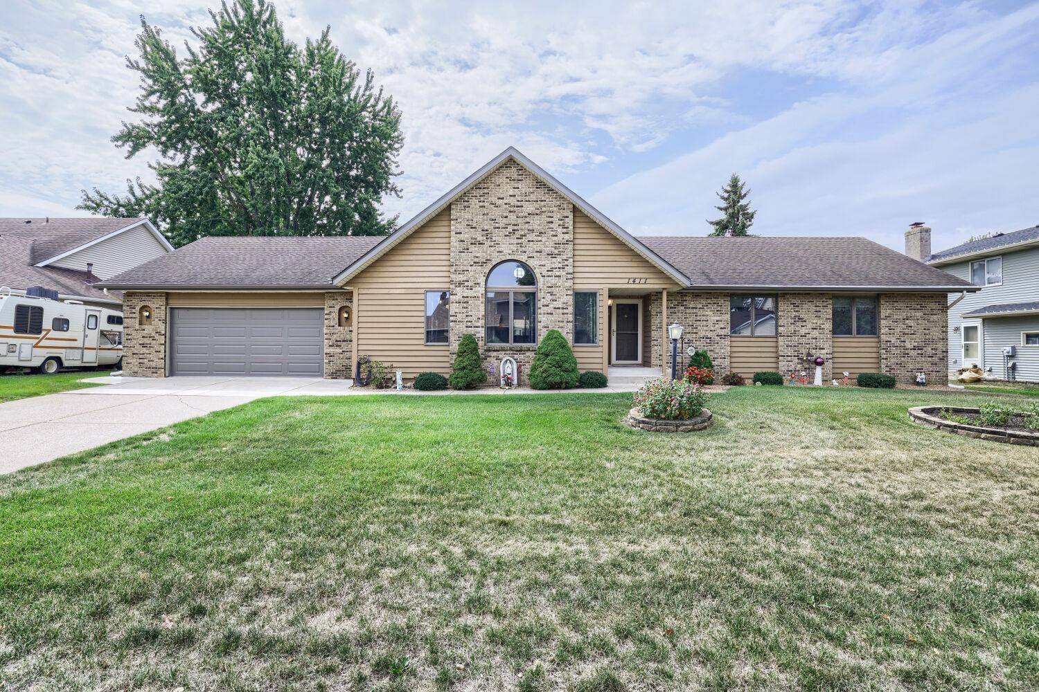 1411 Ridgewood CT, Hastings, MN 55033