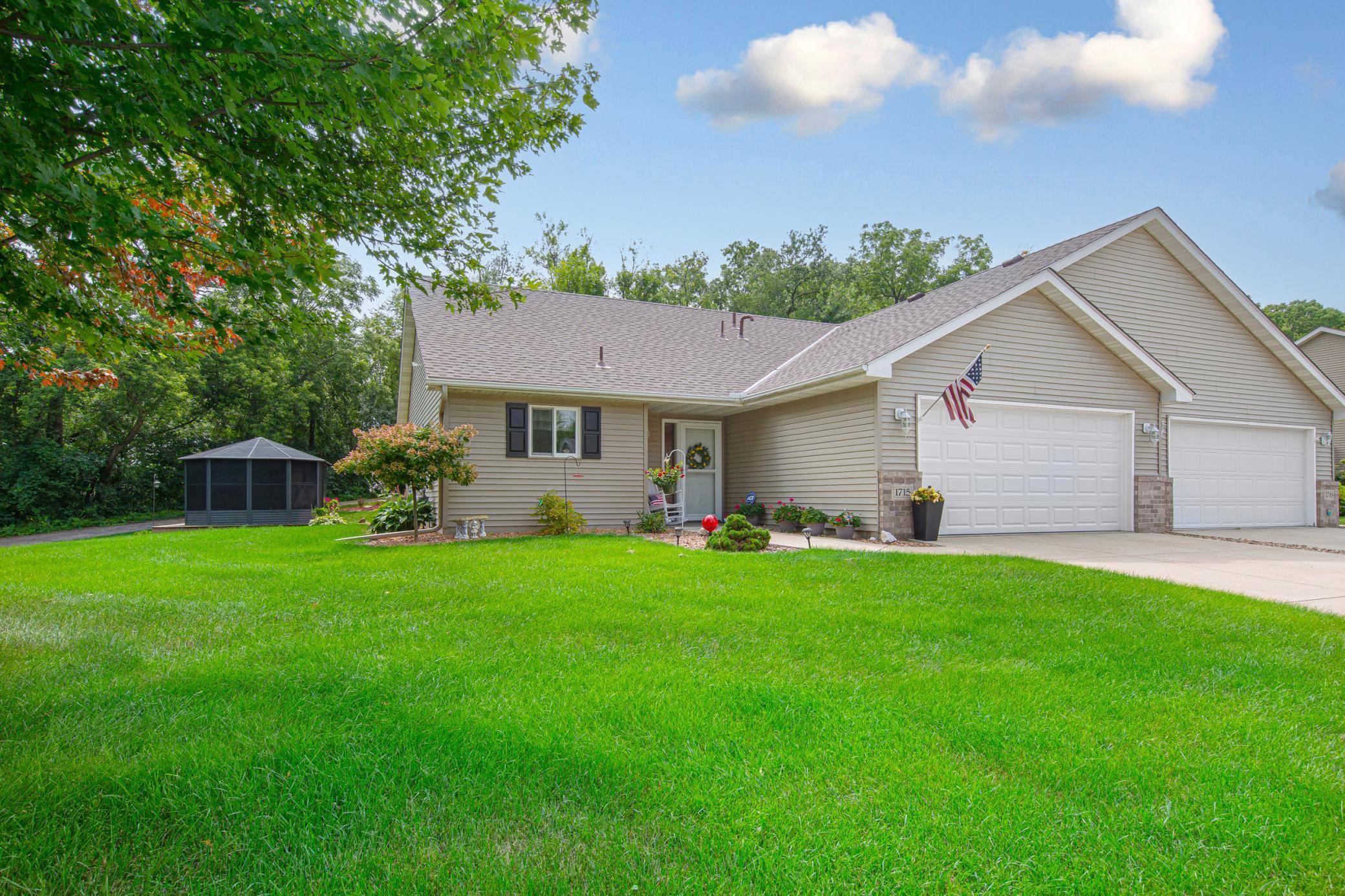 1715 Crystal LN, Faribault, MN 55021