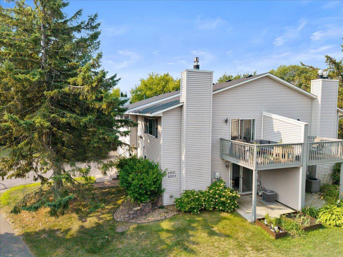 2823 Wimbledon RDG, Woodbury, MN 55125