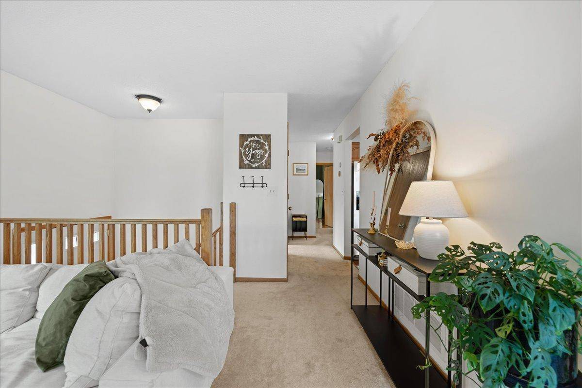 2823 Wimbledon RDG, Woodbury, MN 55125