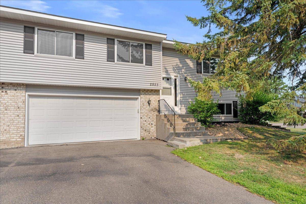 2823 Wimbledon RDG, Woodbury, MN 55125