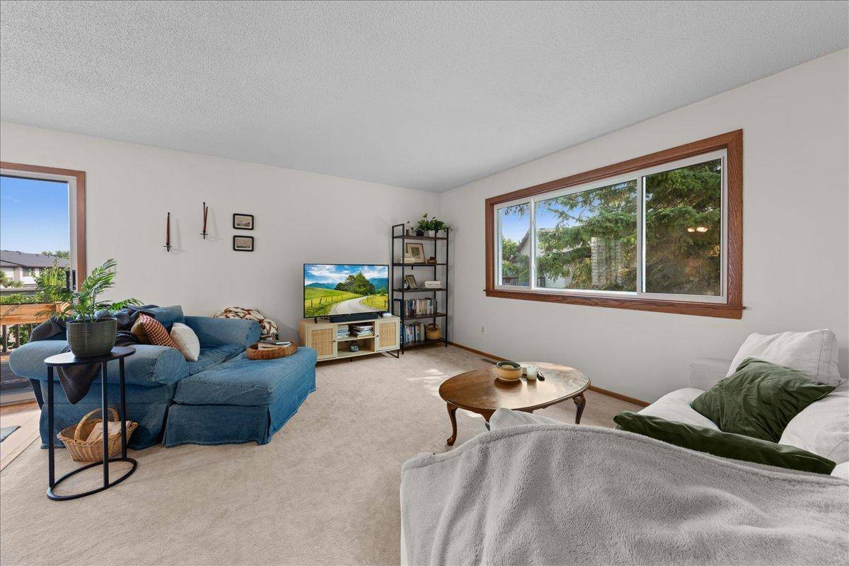 2823 Wimbledon RDG, Woodbury, MN 55125