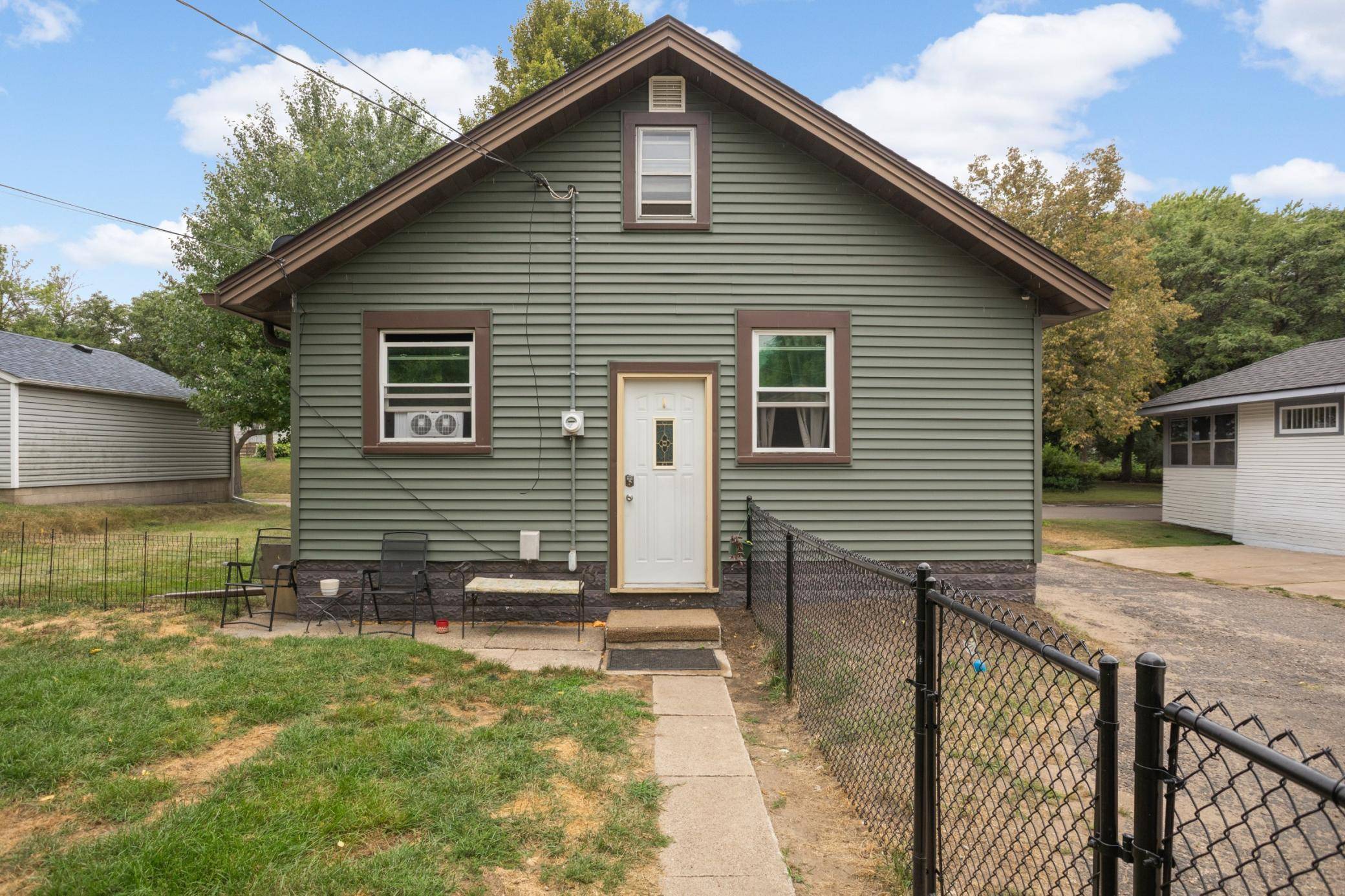 678 Hazel ST N, Saint Paul, MN 55119