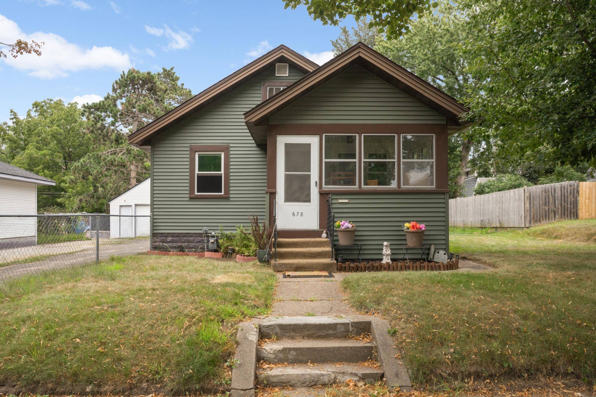 678 Hazel ST N, Saint Paul, MN 55119