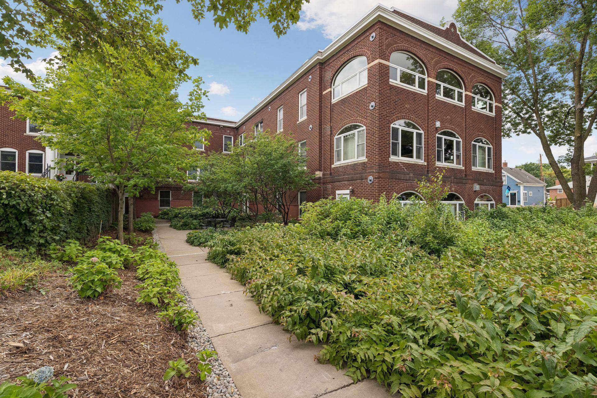 2040 Como AVE #104, Saint Paul, MN 55108