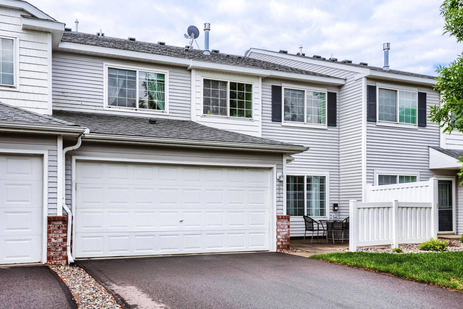 6452 158th ST W, Apple Valley, MN 55124