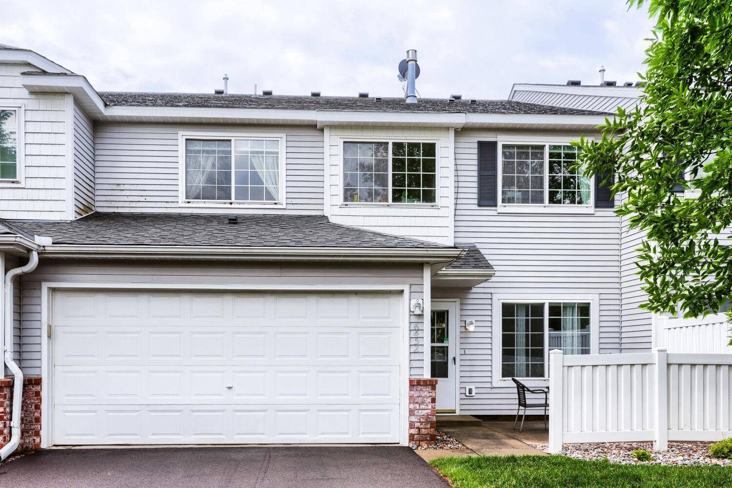 6452 158th ST W, Apple Valley, MN 55124