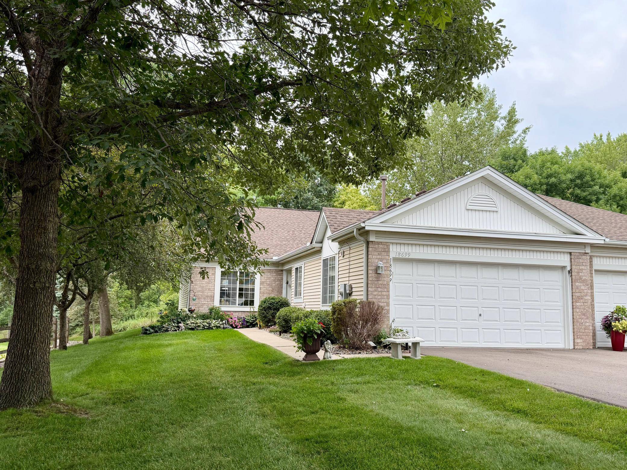 18699 Kalmar CT, Lakeville, MN 55044