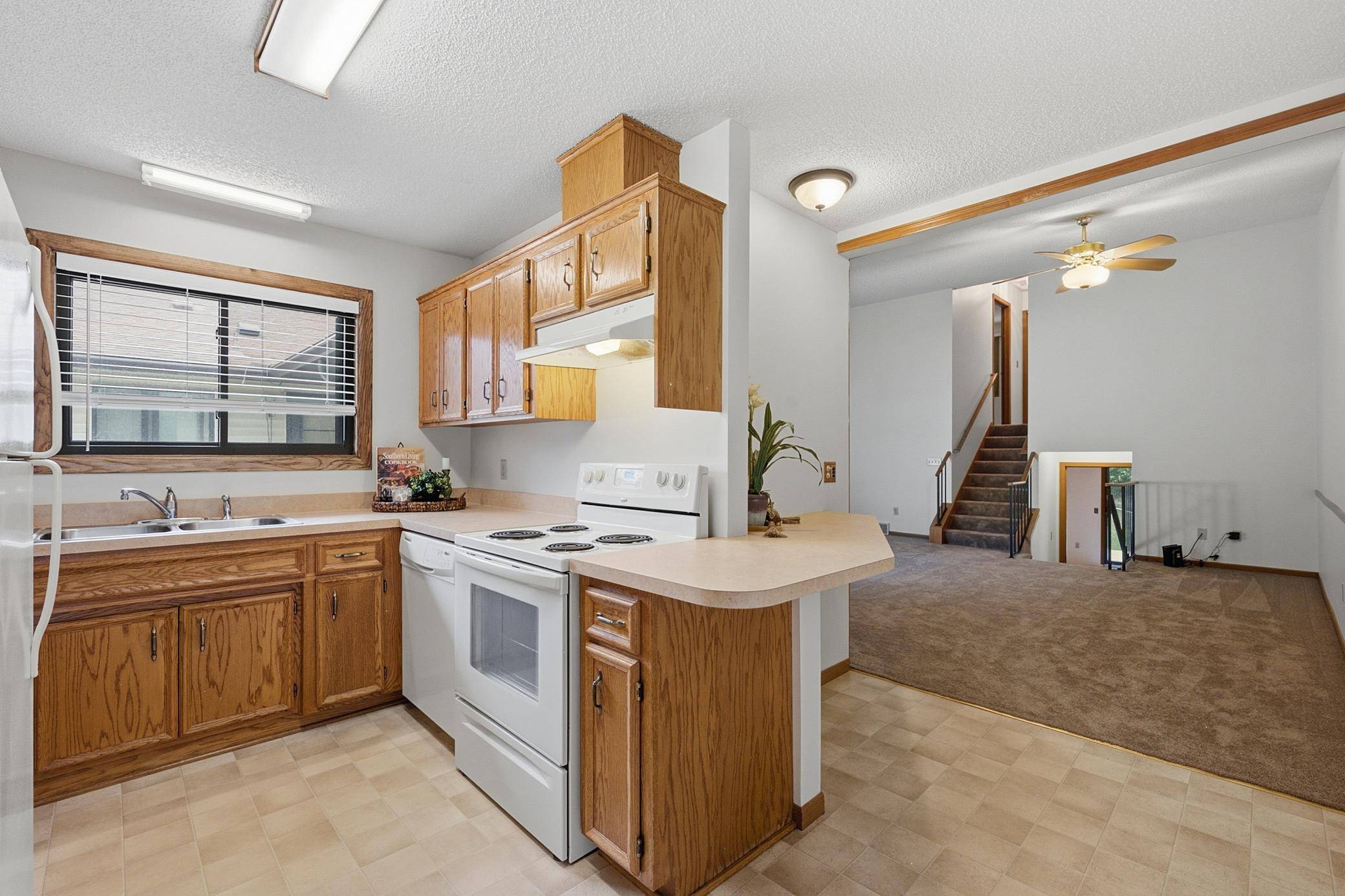 8564 134th ST W, Apple Valley, MN 55124
