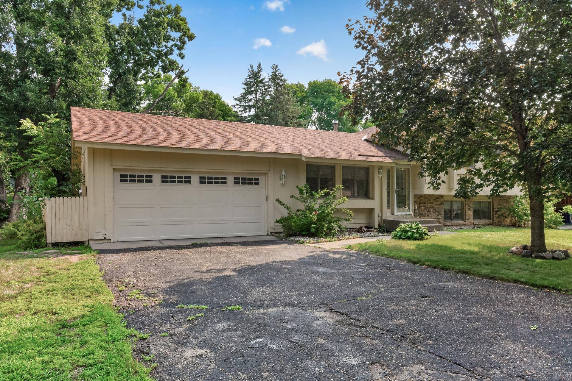 7460 Berkshire WAY, Maple Grove, MN 55311