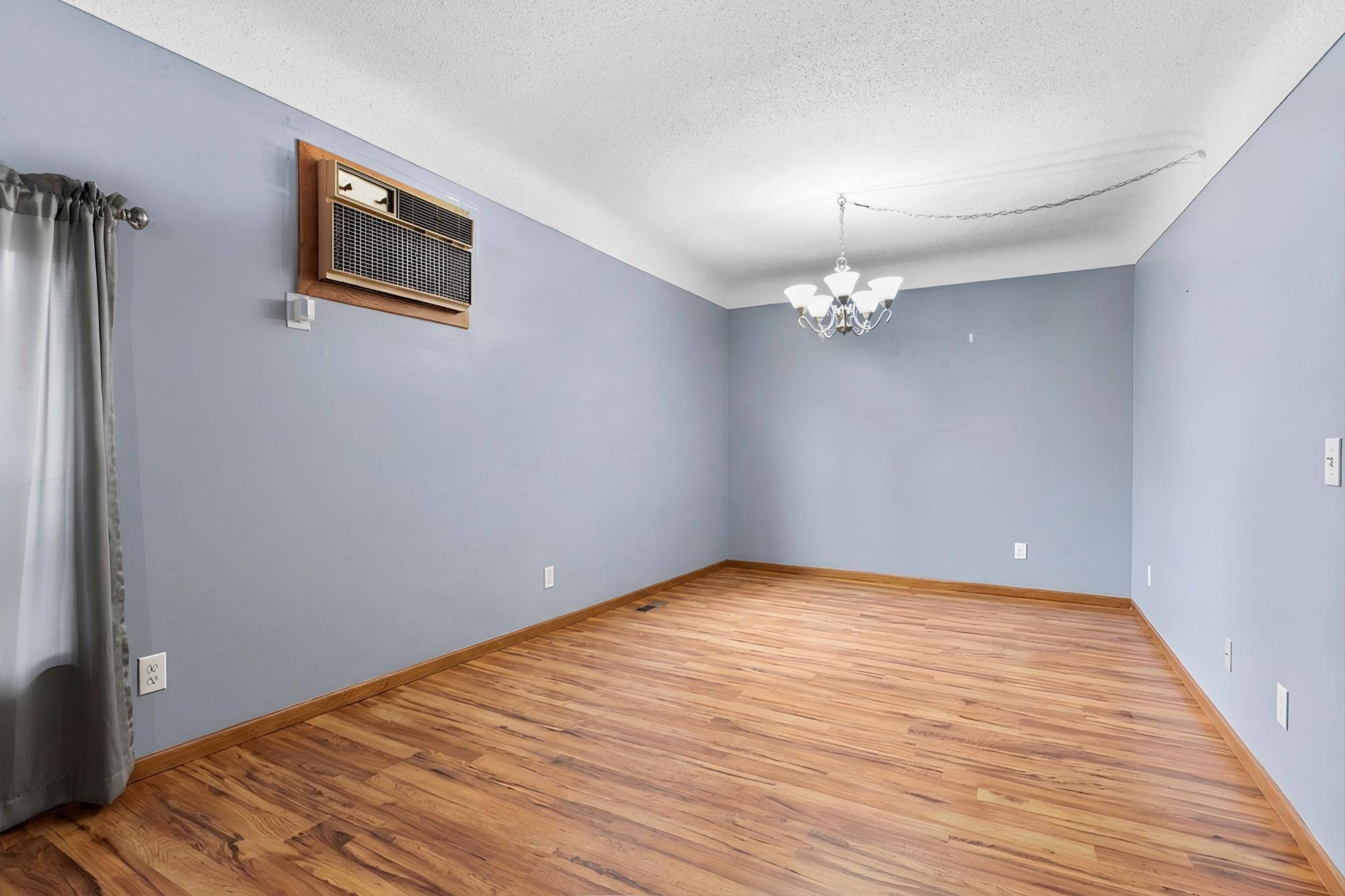 1050 Matilda ST, Saint Paul, MN 55117