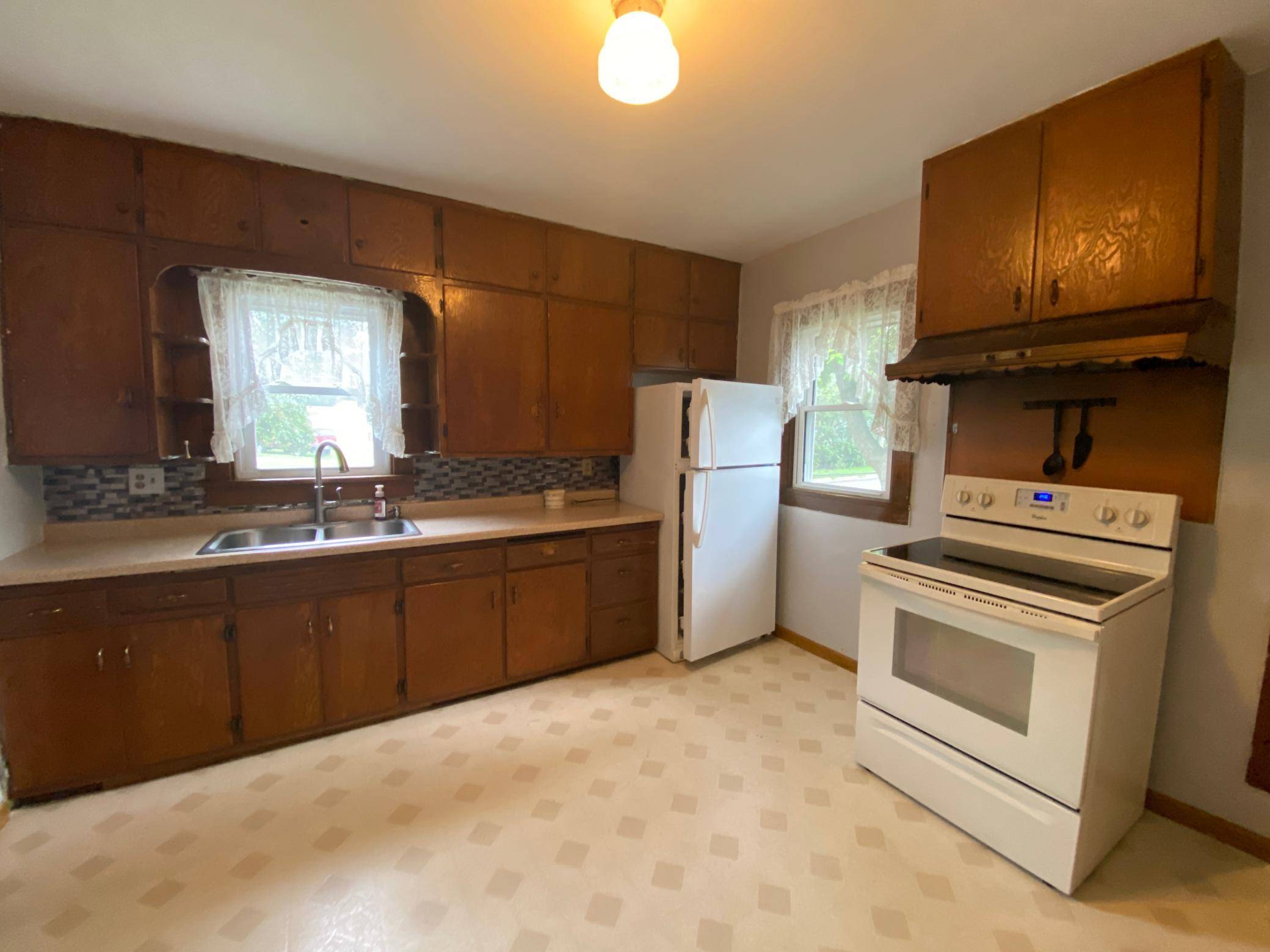 1224 Frank Hall DR, Albert Lea, MN 56007