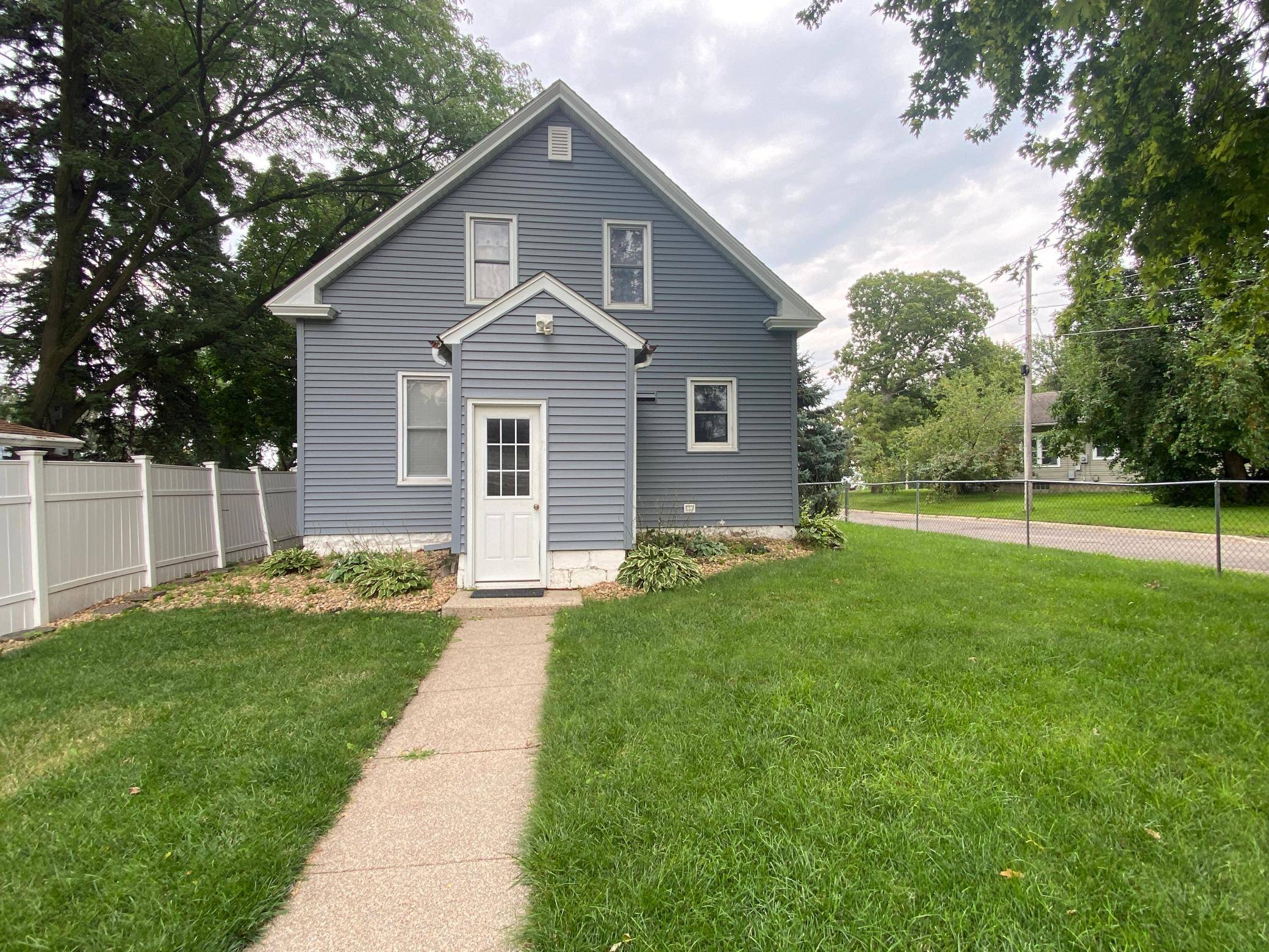 1224 Frank Hall DR, Albert Lea, MN 56007