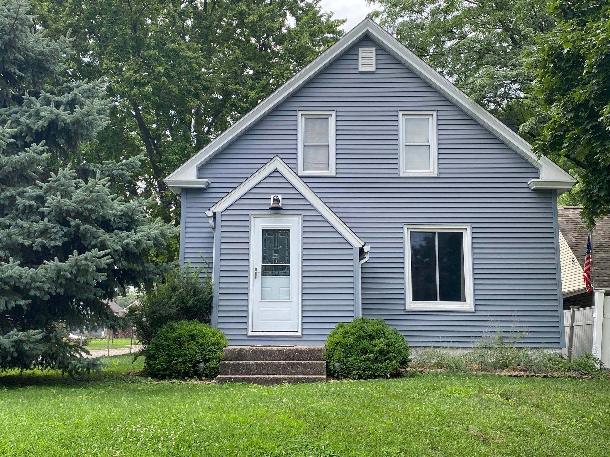 1224 Frank Hall DR, Albert Lea, MN 56007