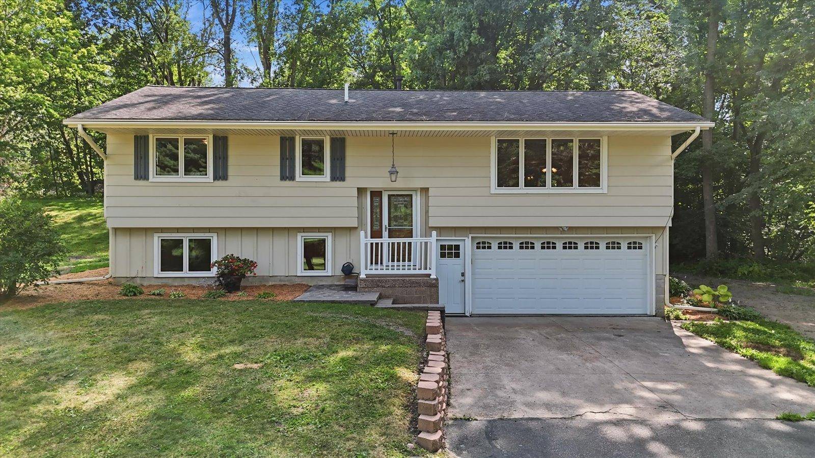 9405 Fox Valley DR, Corcoran, MN 55340