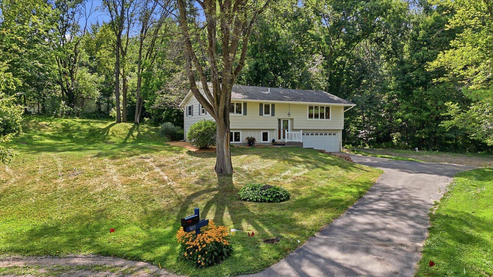 9405 Fox Valley DR, Corcoran, MN 55340