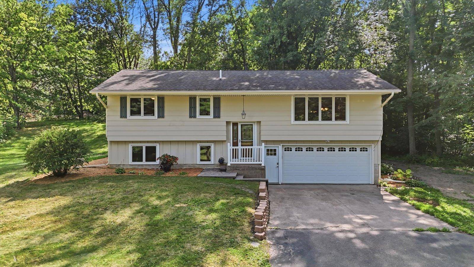 9405 Fox Valley DR, Corcoran, MN 55340