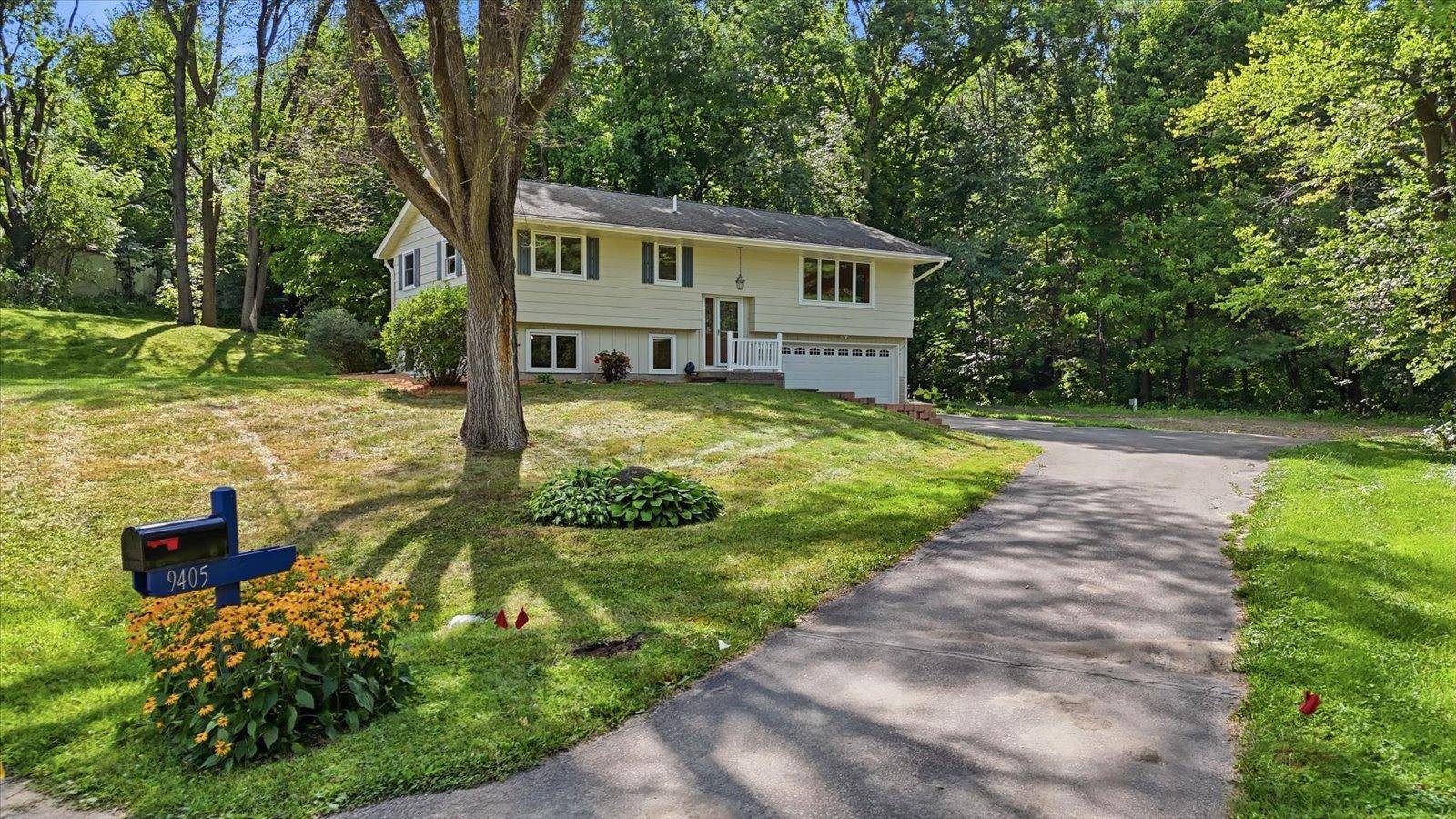 9405 Fox Valley DR, Corcoran, MN 55340