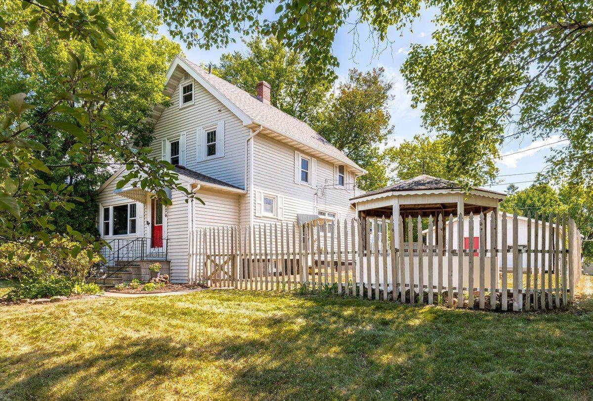 824 E 11th ST, Duluth, MN 55805