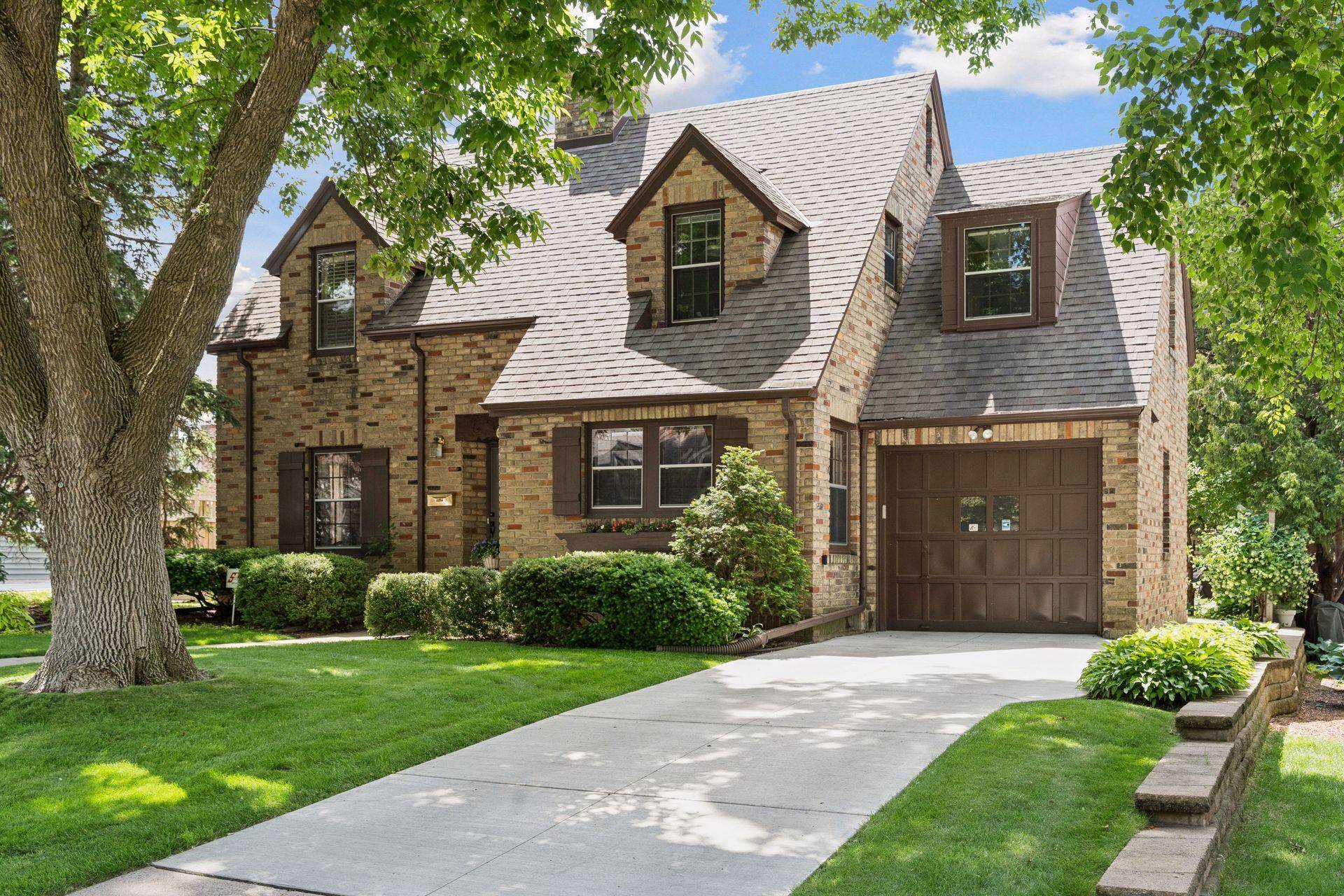 671 Josephine PL, Saint Paul, MN 55116