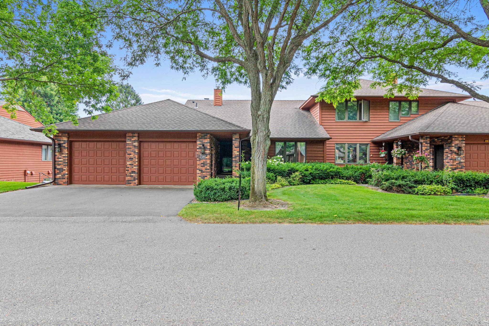 18 Anemone CIR, North Oaks, MN 55127