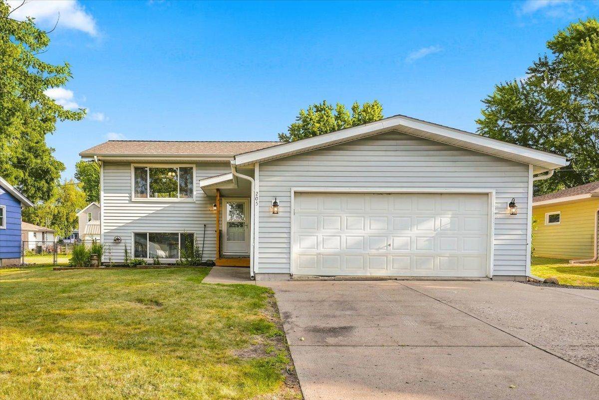 205 W Elm ST, Roberts, WI 54023