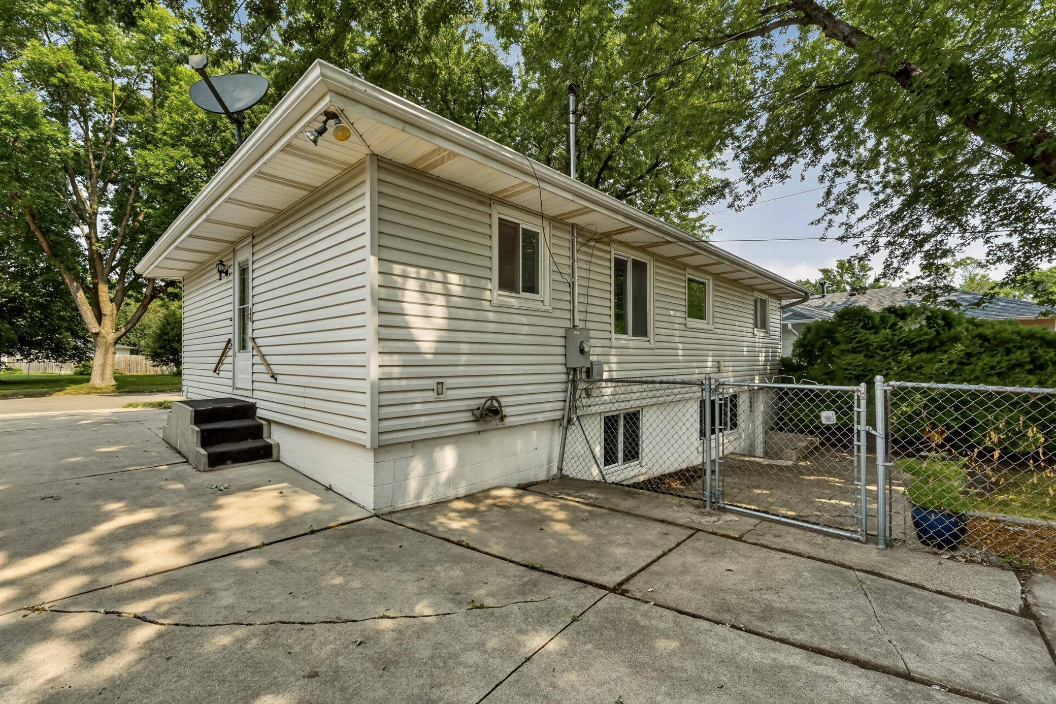 1706 34th ST NW, Rochester, MN 55901