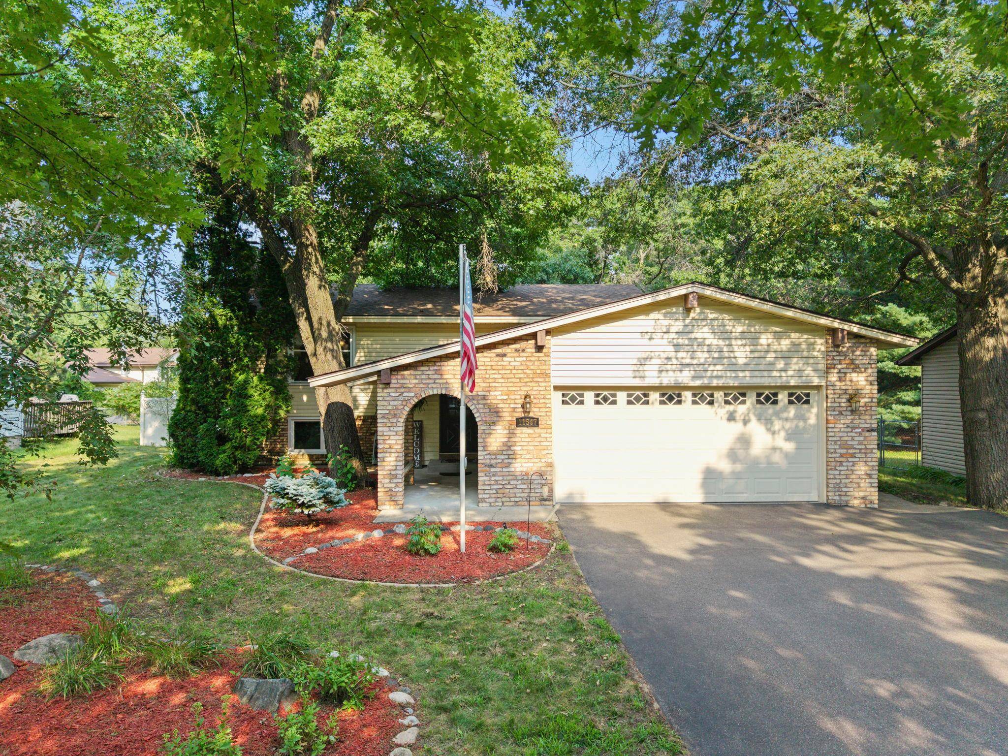 11547 Flintwood ST NW, Coon Rapids, MN 55448