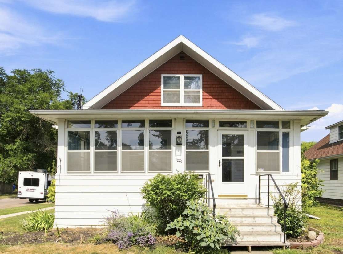 1021 9th AVE N, Fargo, ND 58102