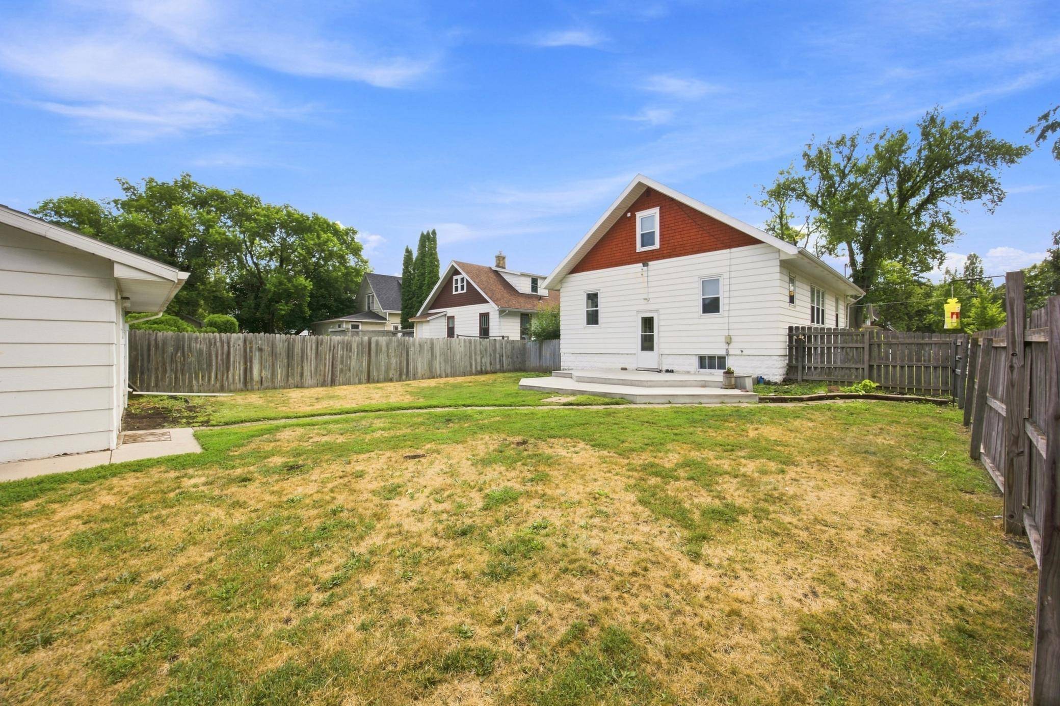 1021 9th AVE N, Fargo, ND 58102