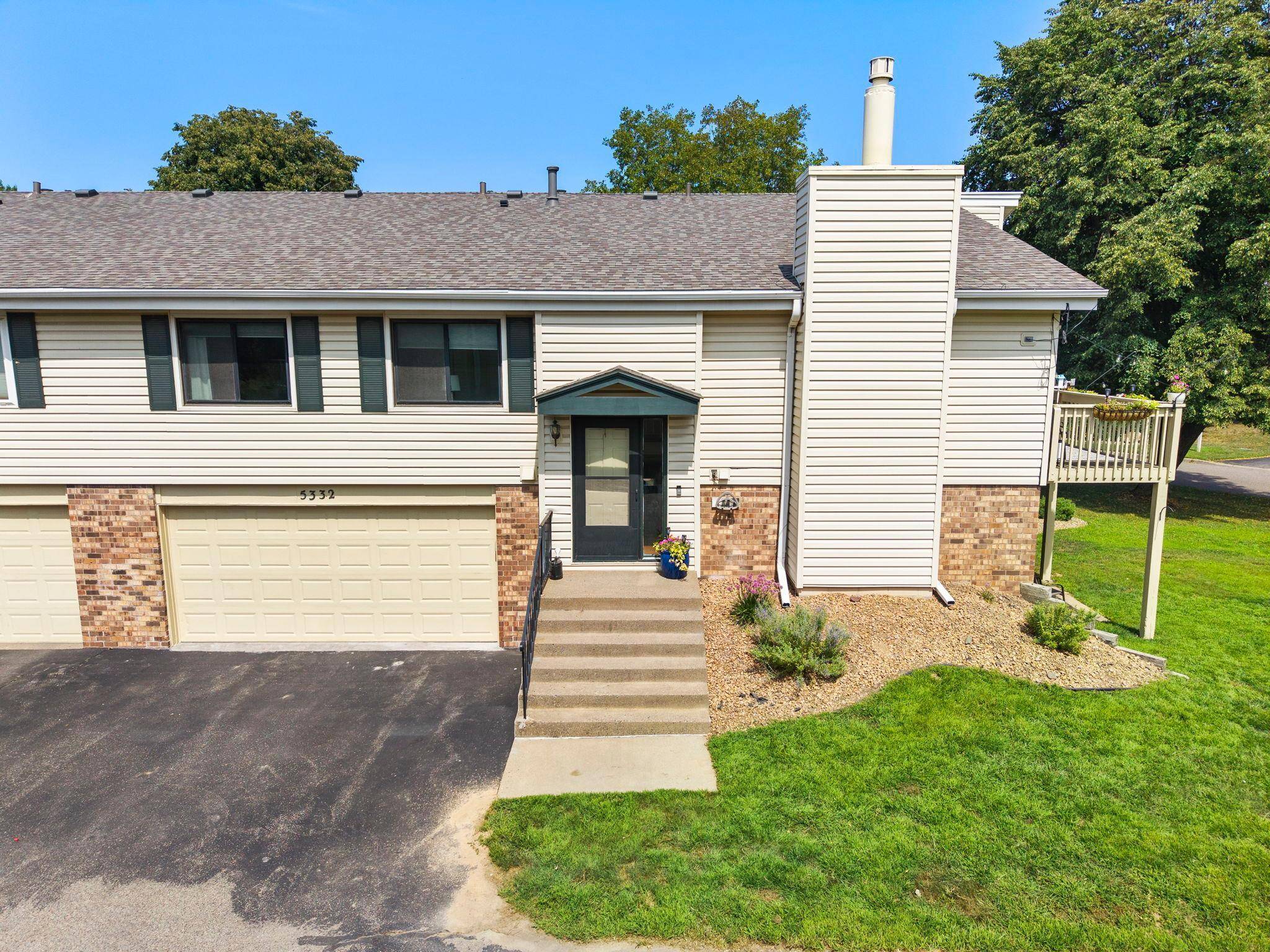 5332 Beachside DR, Minnetonka, MN 55343